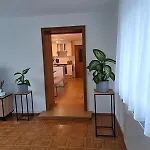 Geraeumige Mit Eigenem Garten,