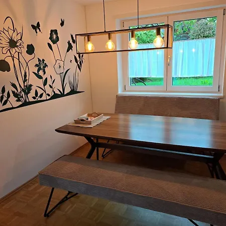 Apartment Geraeumige Mit Eigenem Garten,