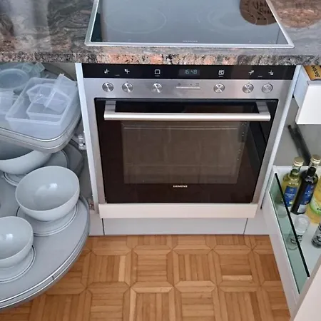 Geraeumige Mit Eigenem Garten, *