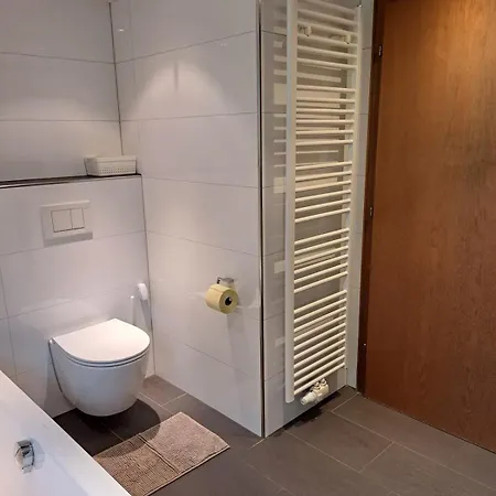 Geraeumige Mit Eigenem Garten, *