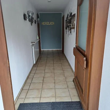 Geraeumige Mit Eigenem Garten, Apartment