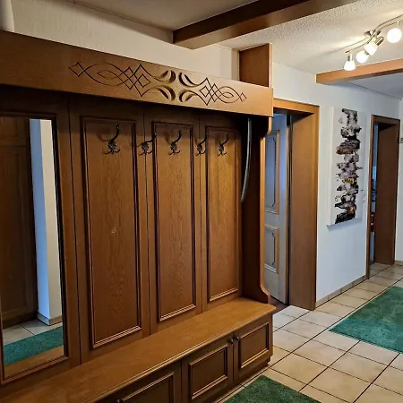 Apartment Geraeumige Mit Eigenem Garten,