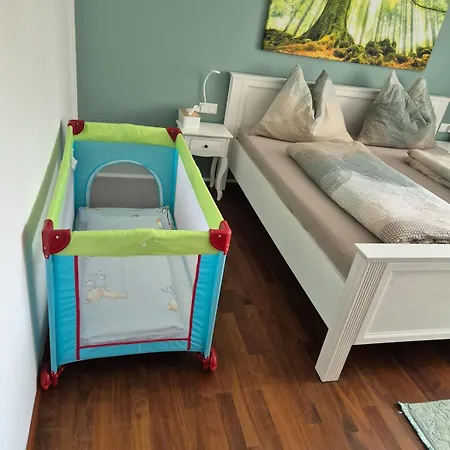 Apartment Geraeumige Mit Eigenem Garten,