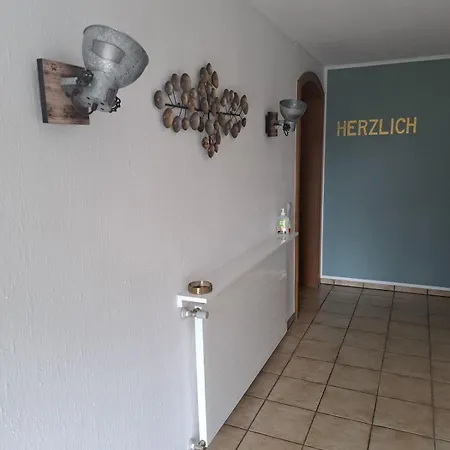 Geraeumige Mit Eigenem Garten, Apartment